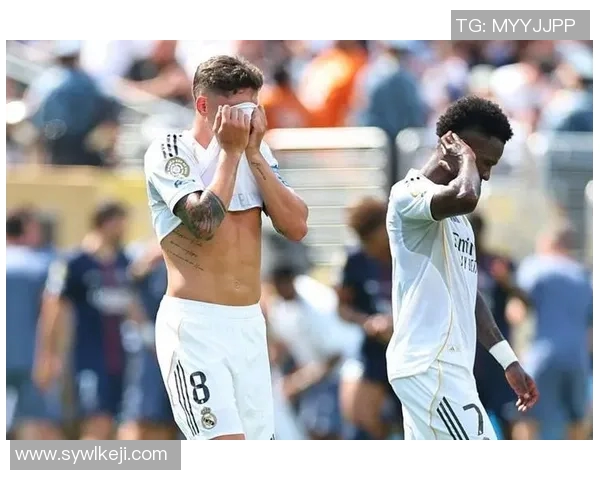 库尔图瓦的守门传奇与足球世界的辉煌瞬间解析