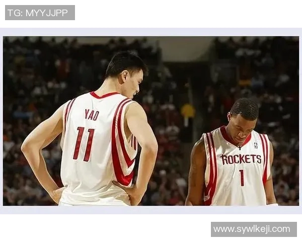 姚明在2004年火箭对决小牛的经典比赛回顾与精彩瞬间分析