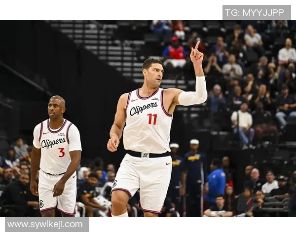 快船与热火激战正酣2021年12月16日NBA精彩对决回顾