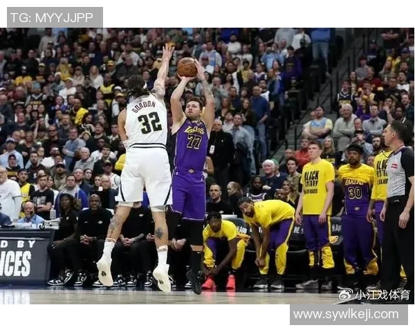 湖人对决掘金激战26号球迷期待精彩表现与绝佳战术较量 湖人对决掘金激战26号球迷期待精彩表现与绝佳战术较量